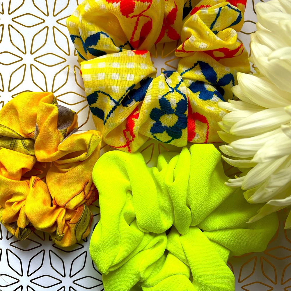 💜3pcs Scrunchies Simple ties to beat the heat